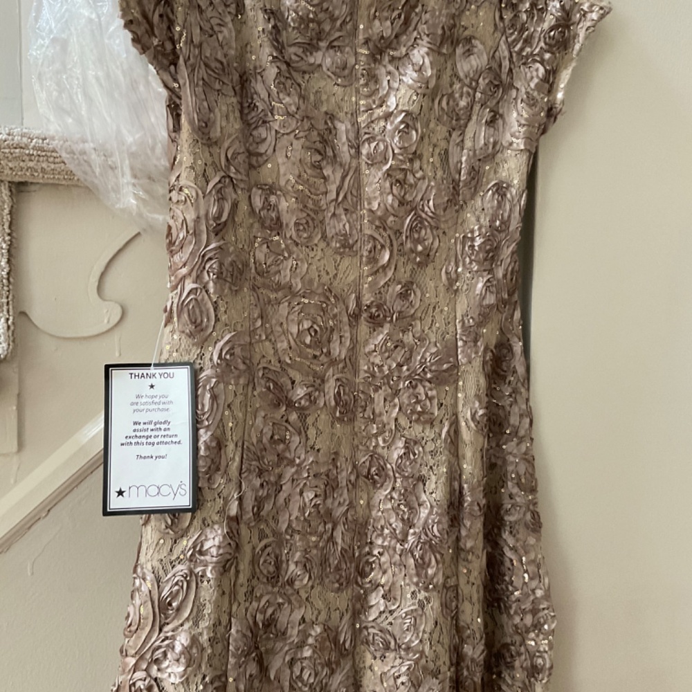 Gown - Picture 4 of 5